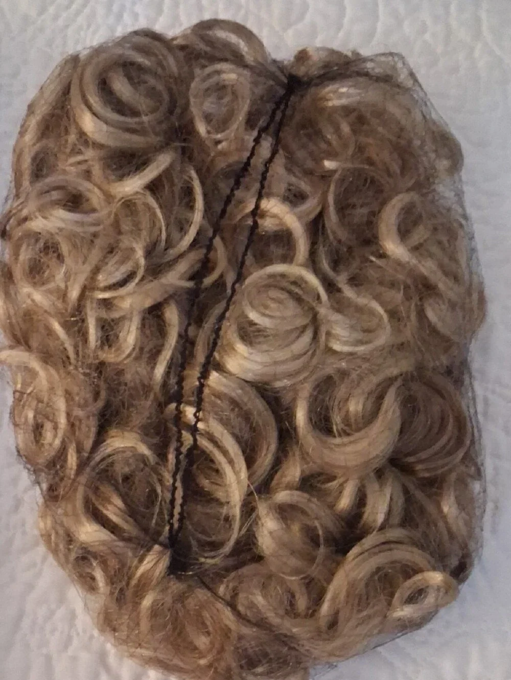 Unbranded Curly Sandy Blonde Short Wig – Voluminous Styled Curls